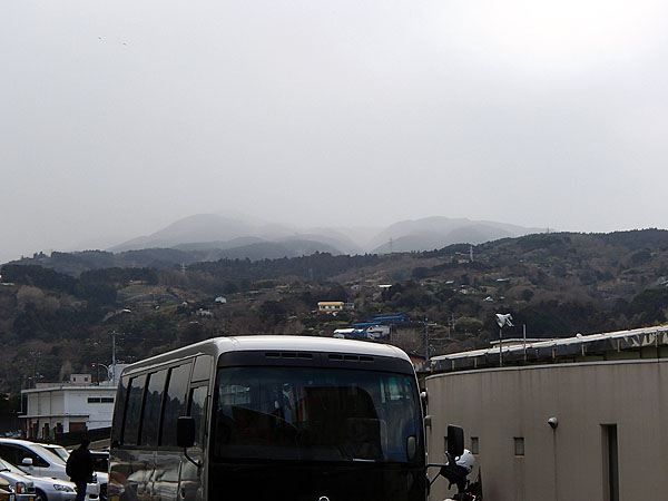 箱根の山は雪景色
